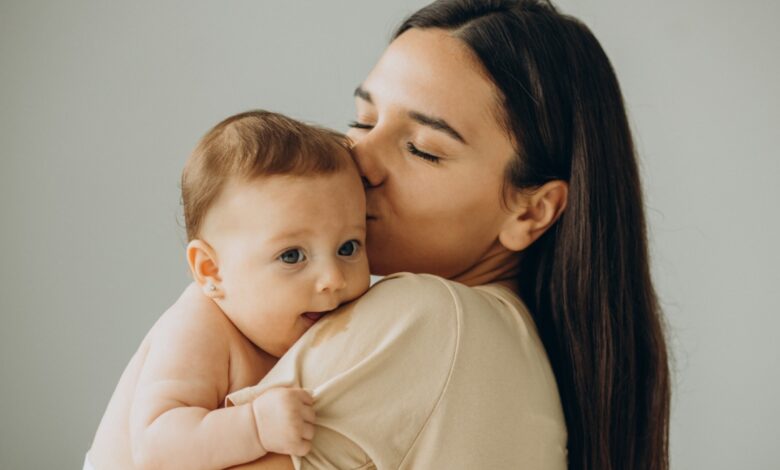 infants use mother's scent